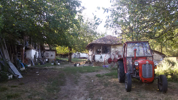 ИСТРАГА У ЈАБУКОВЦУ: Рају циљали из даљине